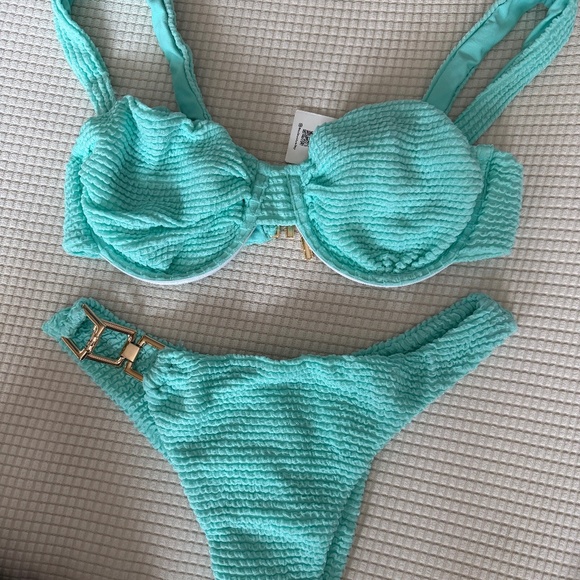 Brazilian bikini - Picture 1 of 2